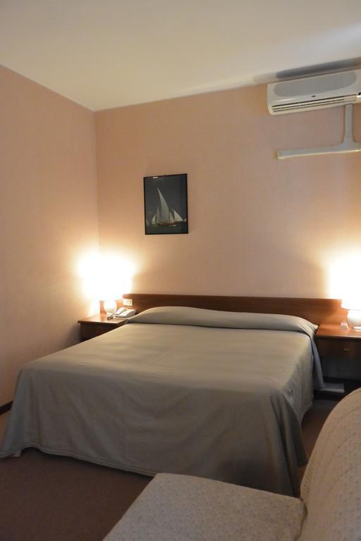 Des Artistes Hotel 3*