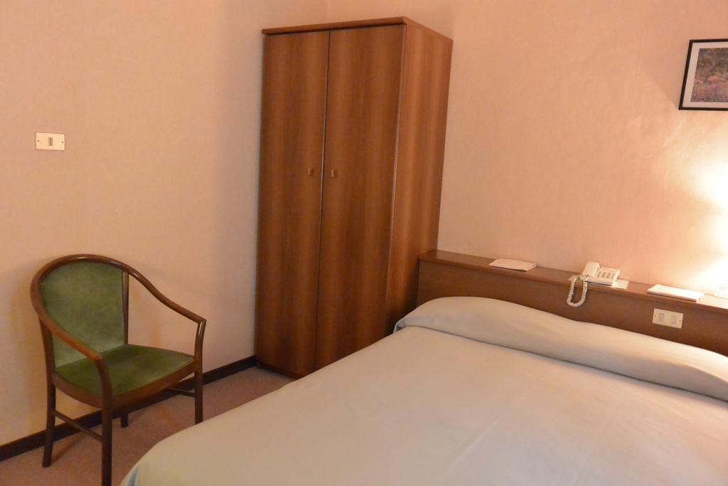 Des Artistes Hotel 3*