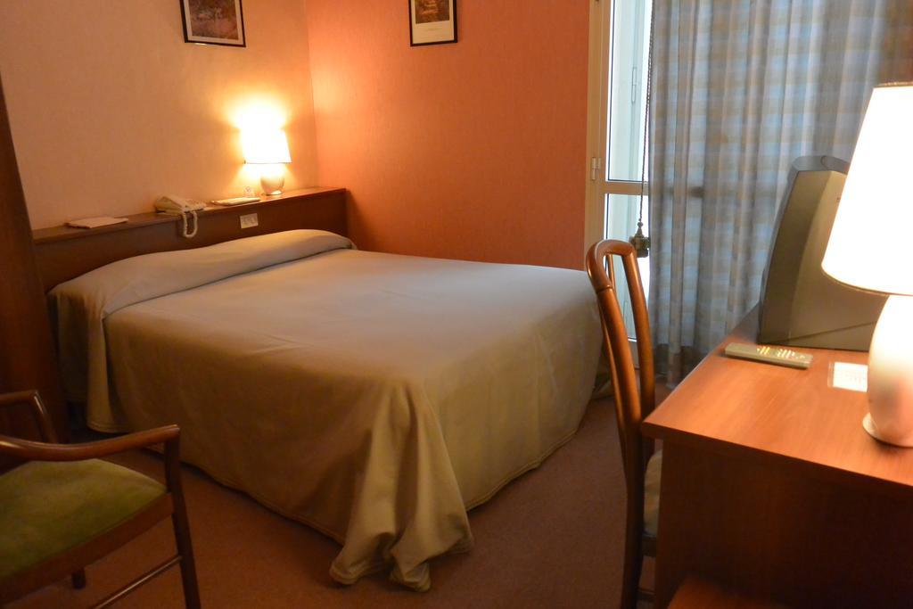 Des Artistes Hotel