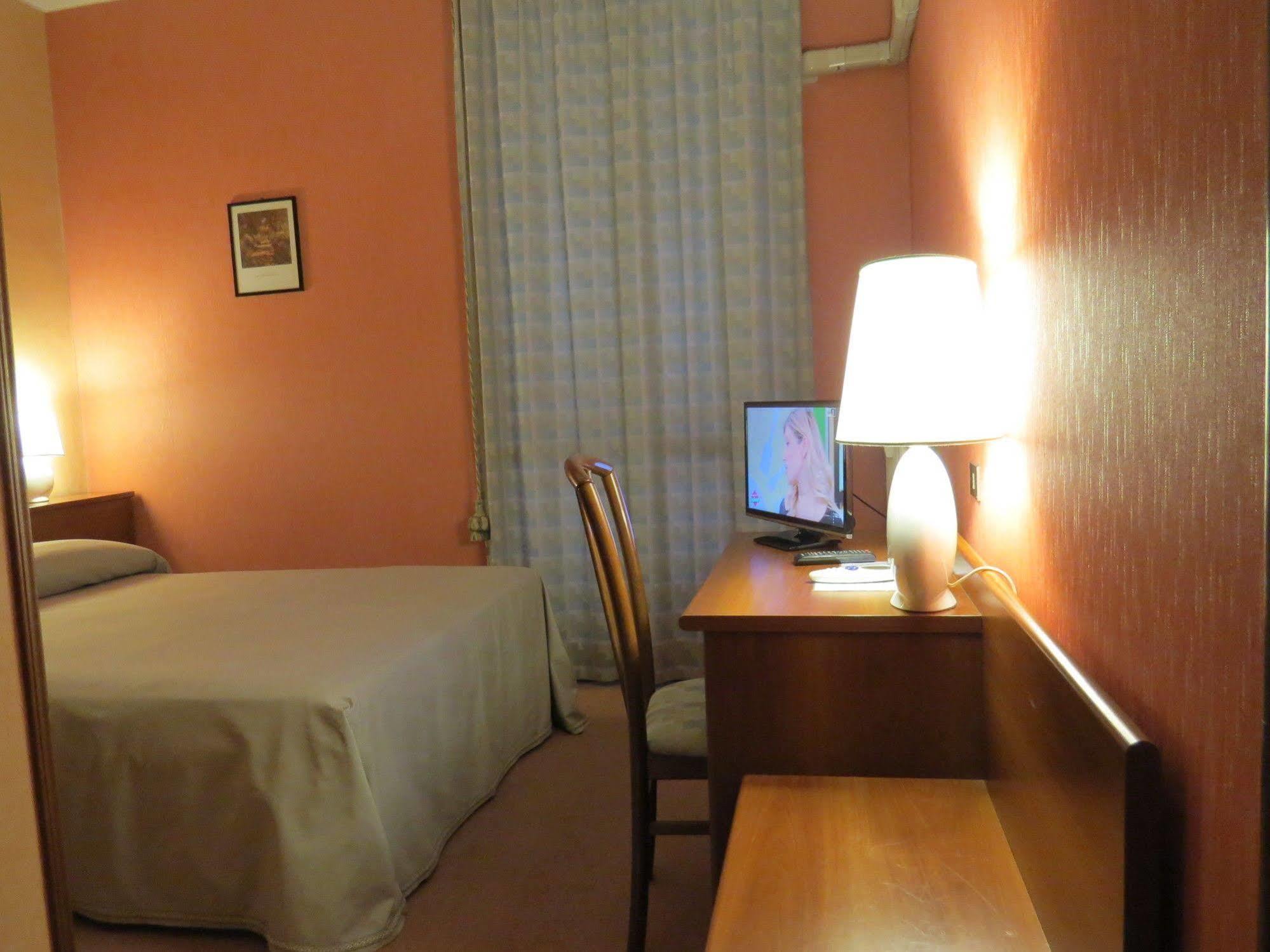 Des Artistes Hotel